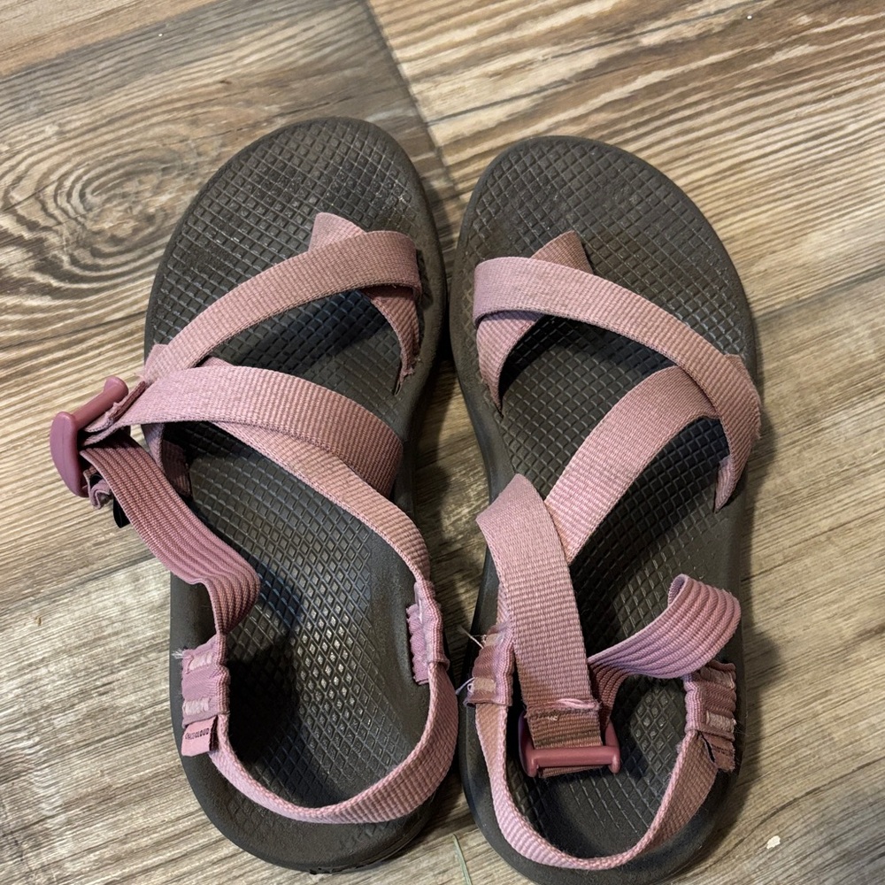 Chaco Mauve and Dark Brown Strappy Sandals